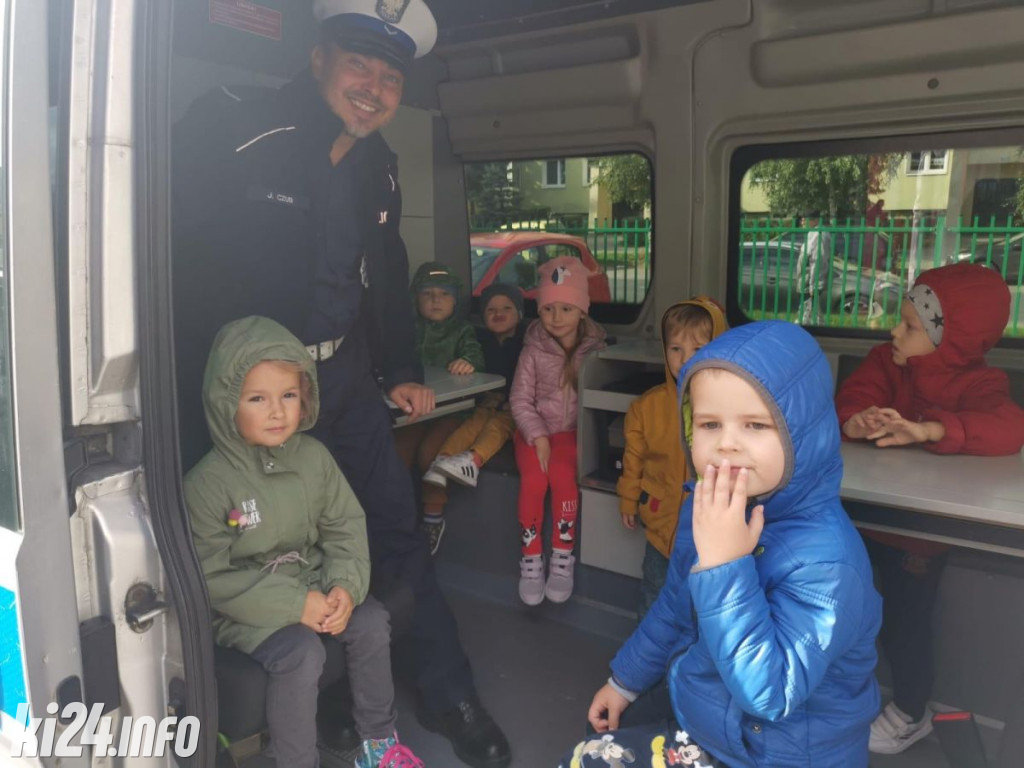 Edukacyjna misja policjantów w przedszkolach