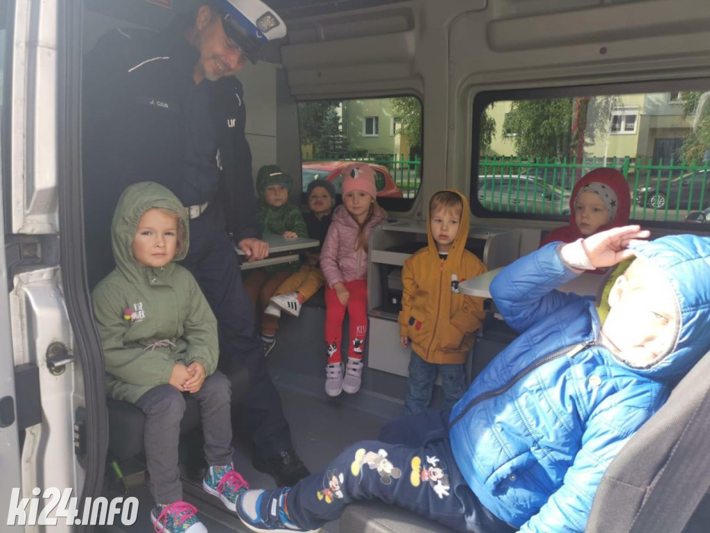 Edukacyjna misja policjantów w przedszkolach