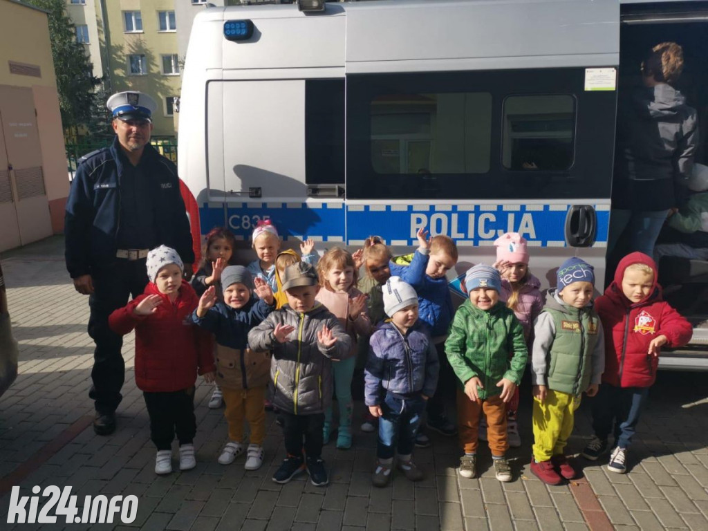 Edukacyjna misja policjantów w przedszkolach