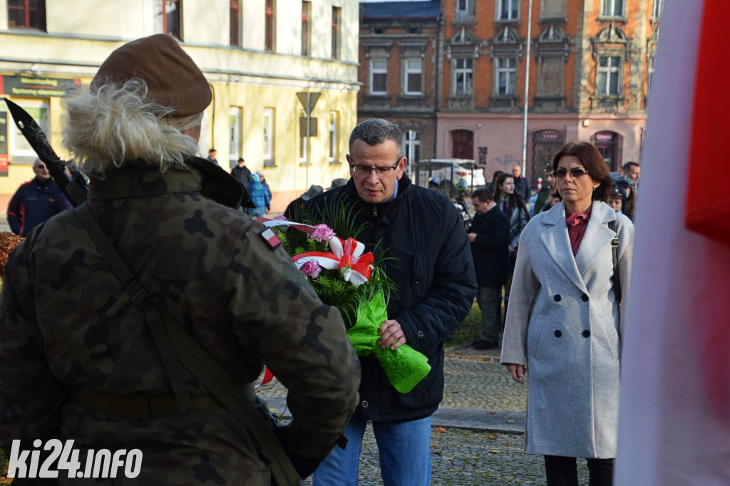 Manifestacja pod pomnikiem Powst.Wielkopolskich