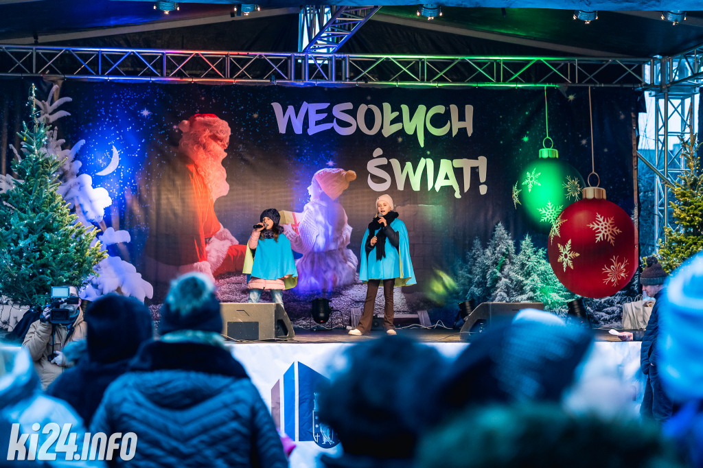 Świąteczne spotkanie przy choince
