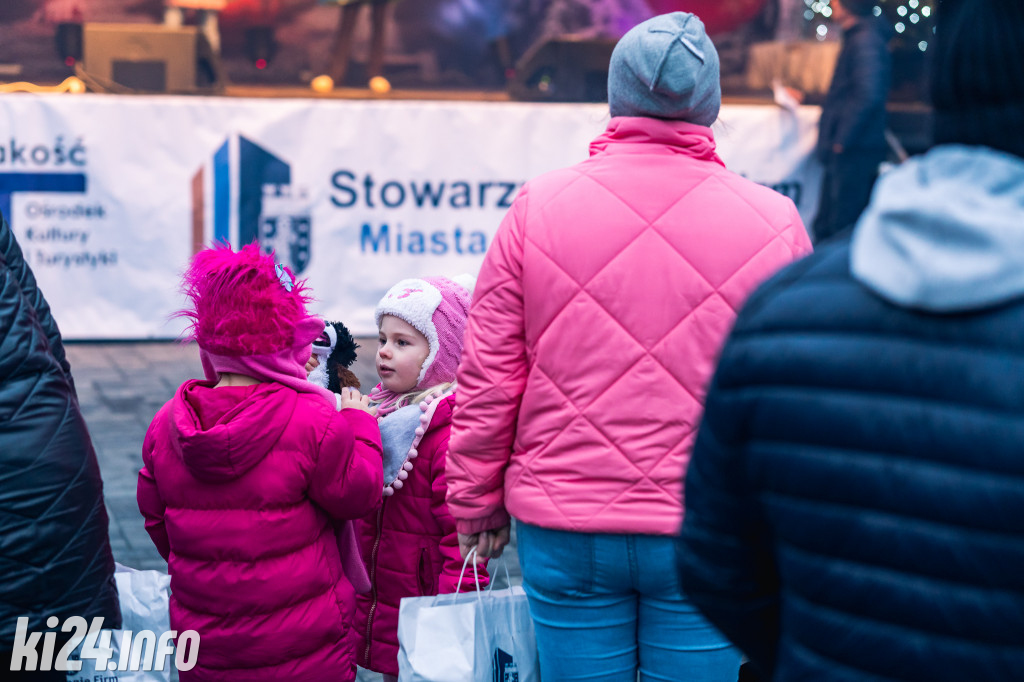 Świąteczne spotkanie przy choince