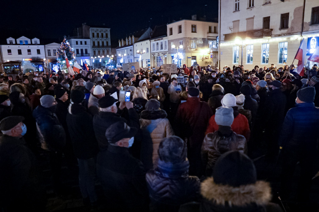 Manifestacja przeciwko lex TVN