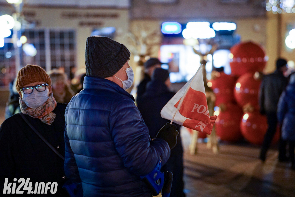 Manifestacja przeciwko lex TVN