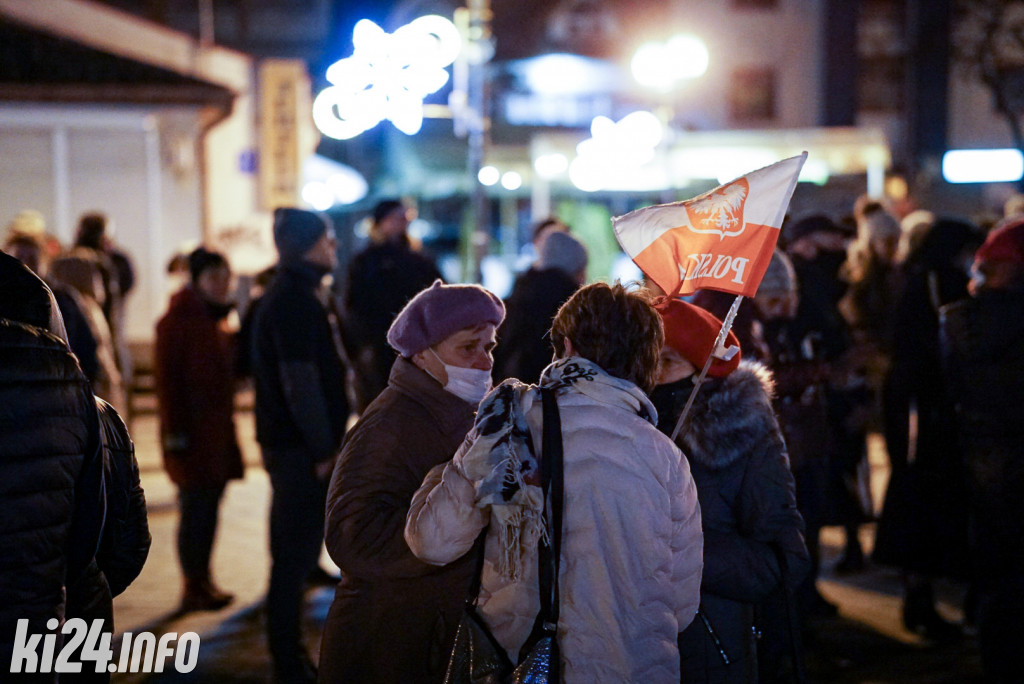 Manifestacja przeciwko lex TVN