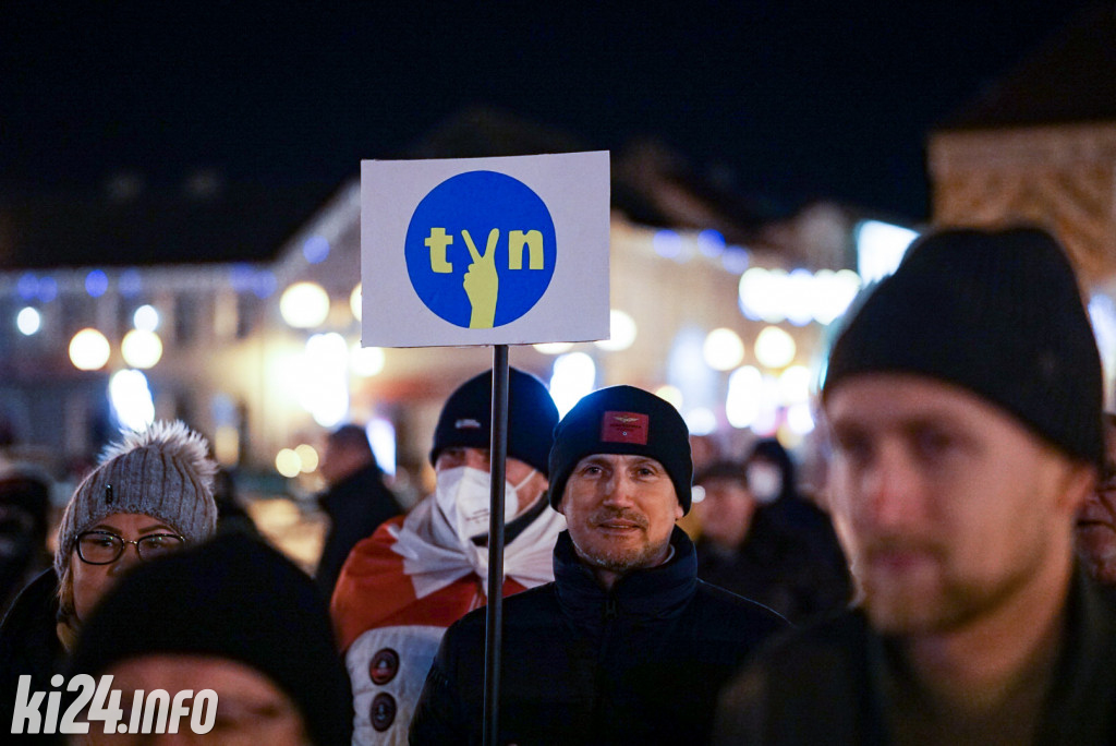 Manifestacja przeciwko lex TVN