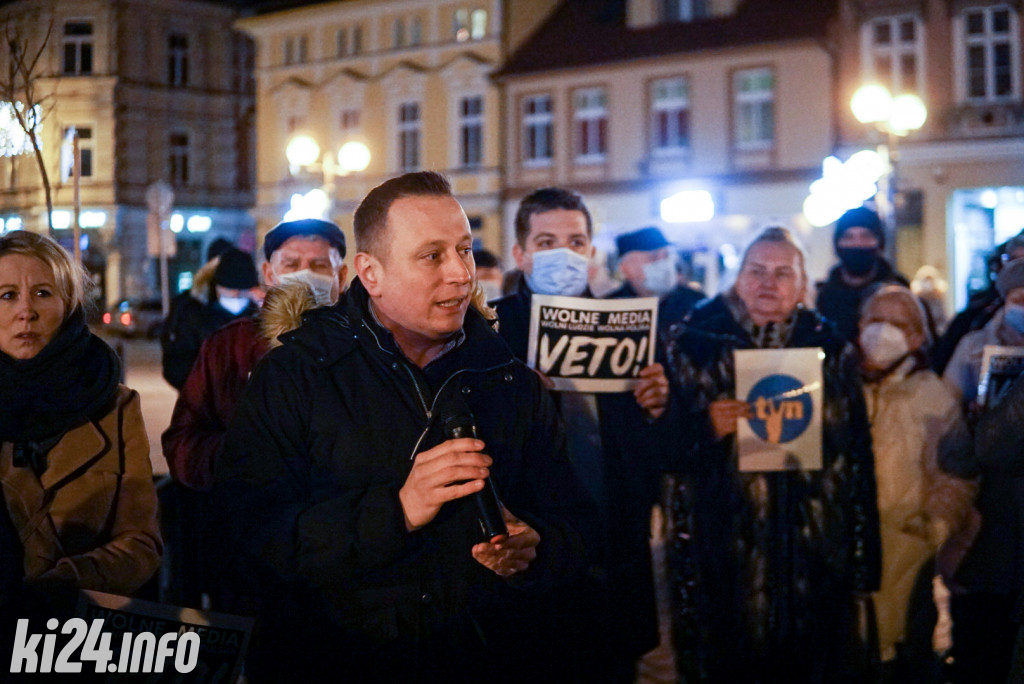 Manifestacja przeciwko lex TVN