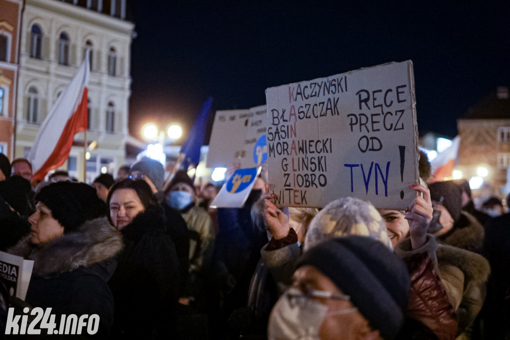 Manifestacja przeciwko lex TVN