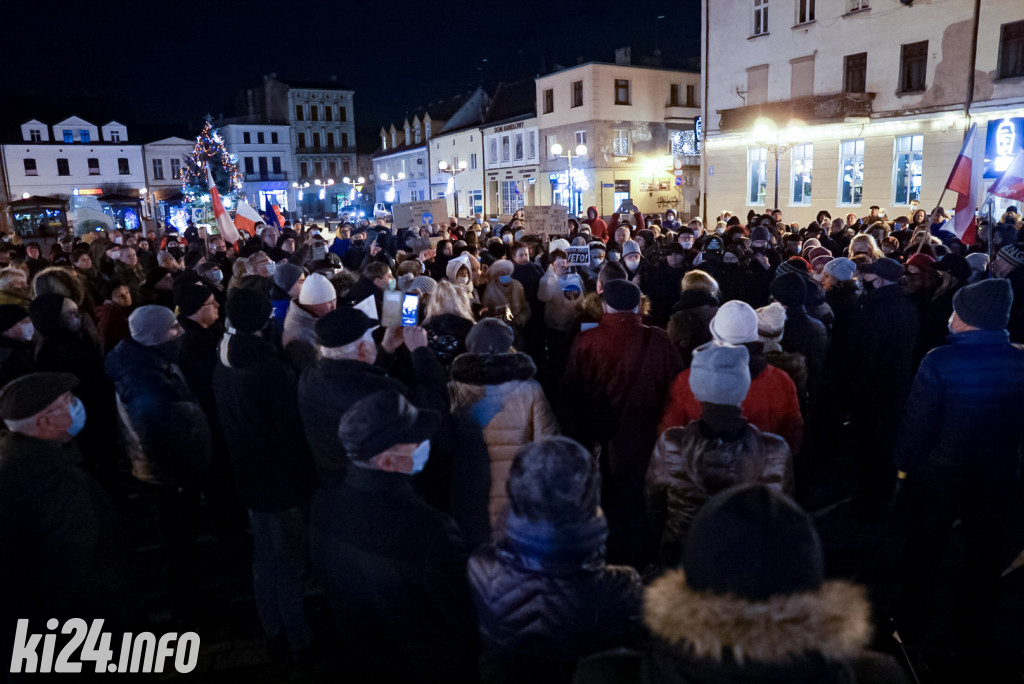 Manifestacja przeciwko lex TVN