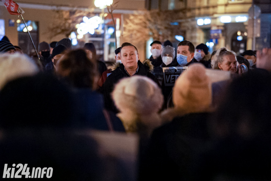 Manifestacja przeciwko lex TVN