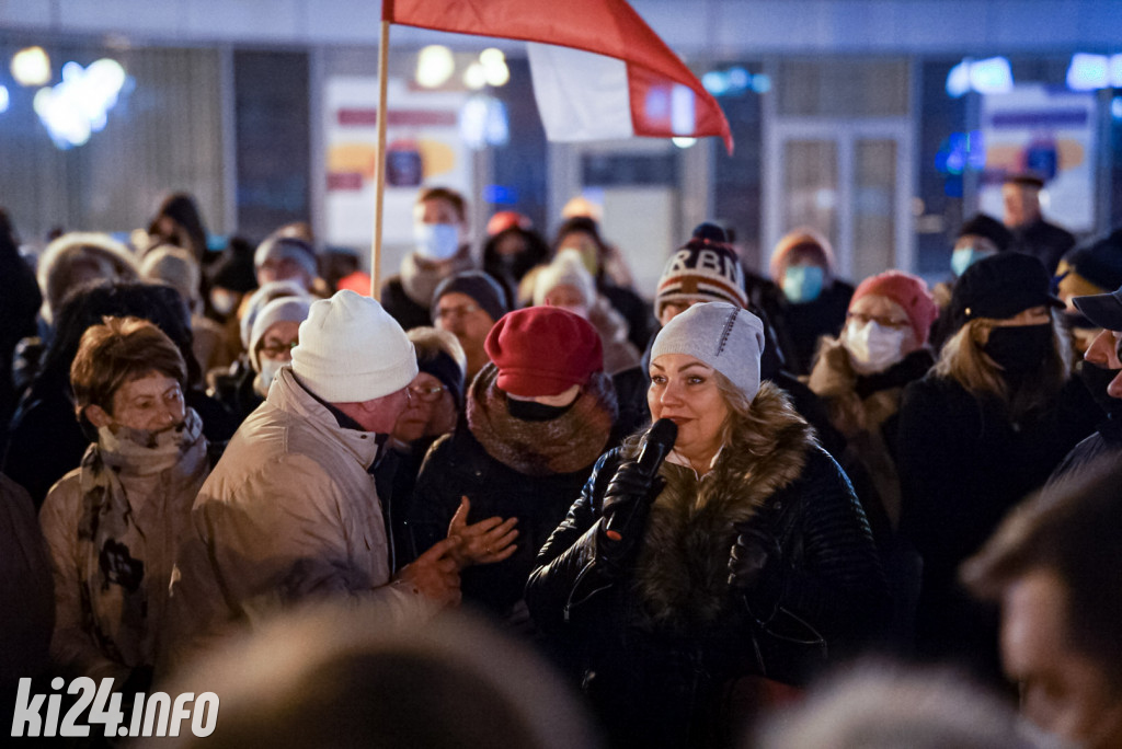 Manifestacja przeciwko lex TVN