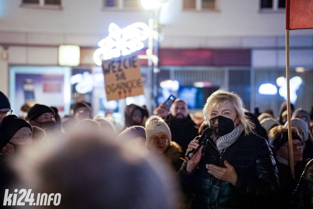 Manifestacja przeciwko lex TVN
