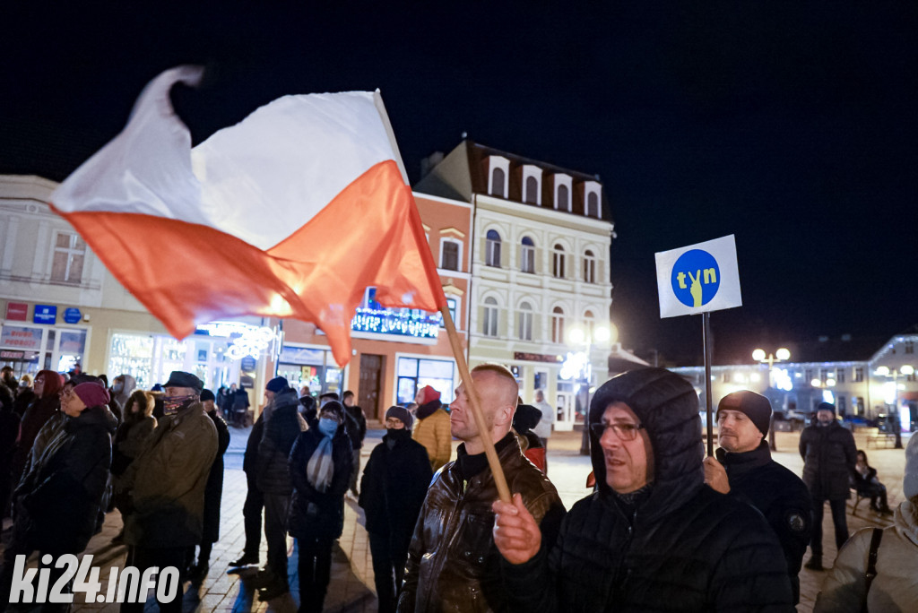 Manifestacja przeciwko lex TVN