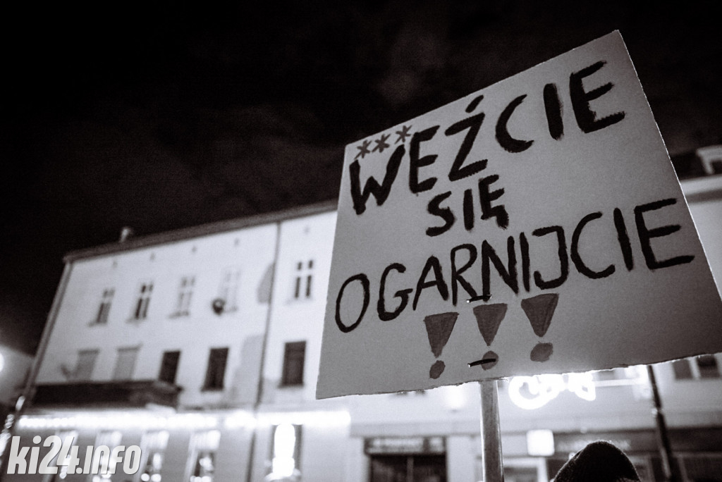 Manifestacja przeciwko lex TVN
