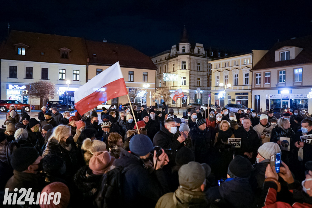 Manifestacja przeciwko lex TVN