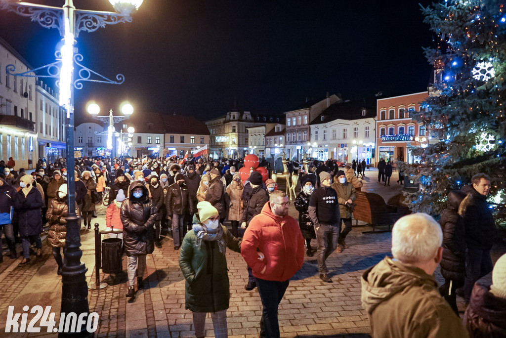 Manifestacja przeciwko lex TVN