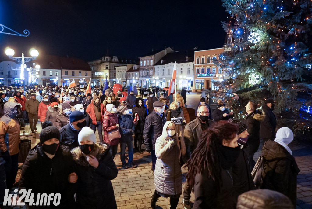 Manifestacja przeciwko lex TVN