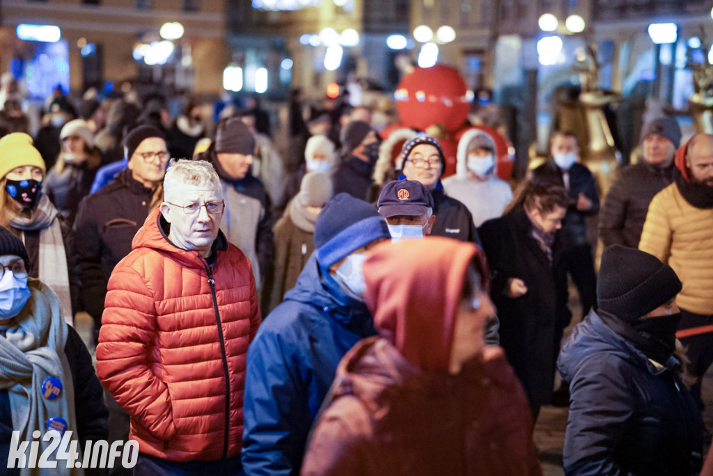 Manifestacja przeciwko lex TVN