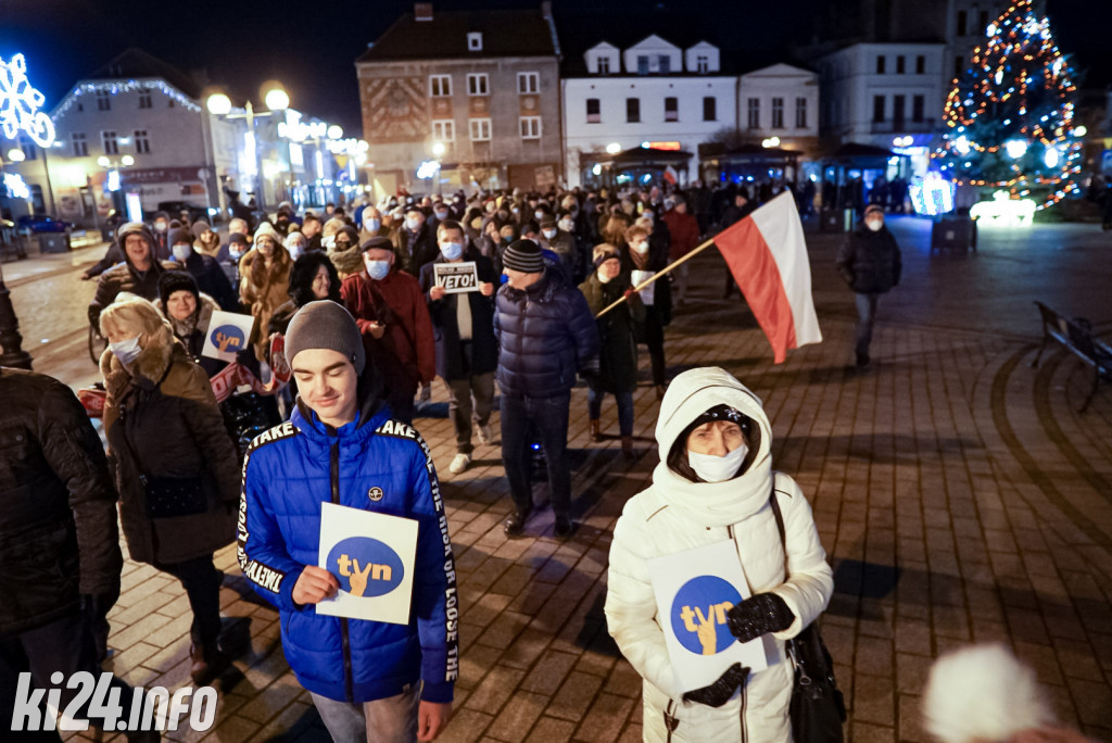 Manifestacja przeciwko lex TVN