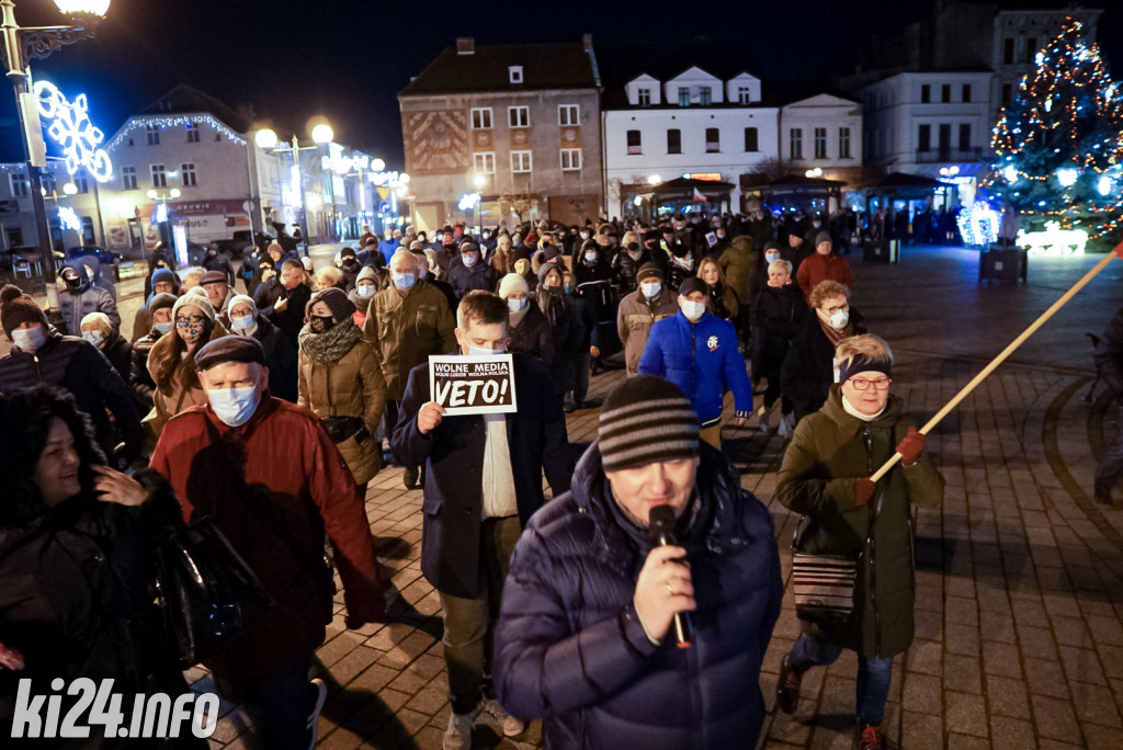 Manifestacja przeciwko lex TVN