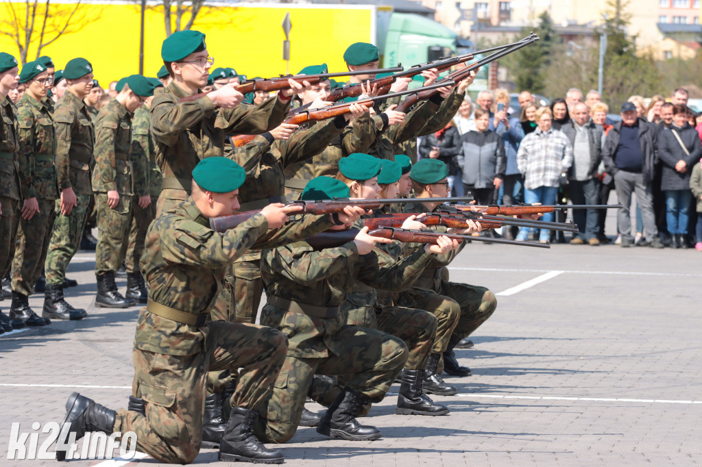 Ślubowanie klas mundurowych w Kruszwicy