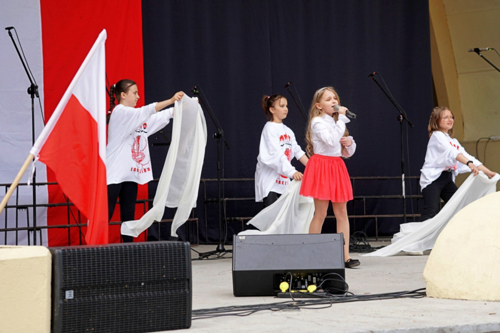 Patriotyczne śpiewanie w Solankach