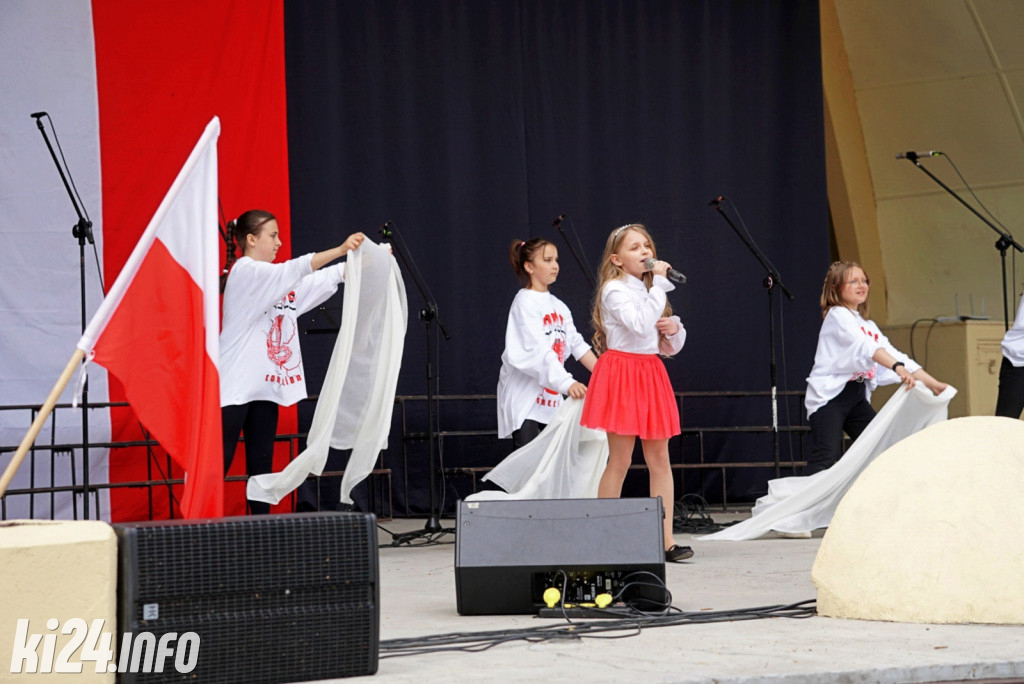 Patriotyczne śpiewanie w Solankach