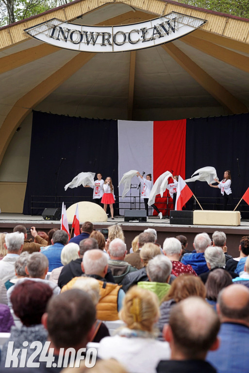 Patriotyczne śpiewanie w Solankach