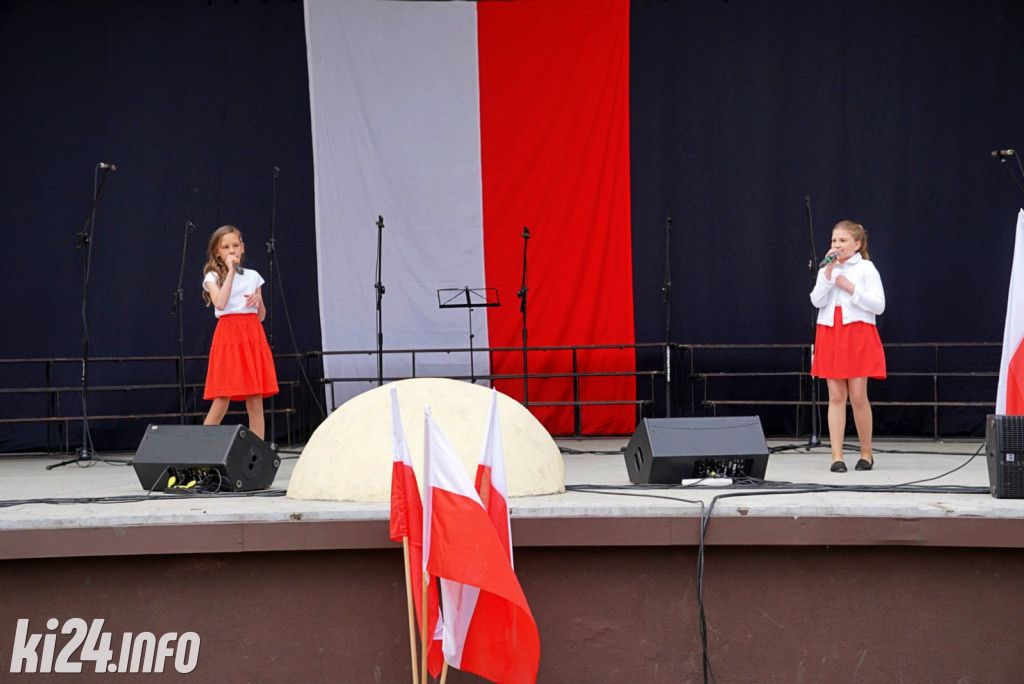 Patriotyczne śpiewanie w Solankach