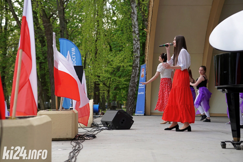 Patriotyczne śpiewanie w Solankach