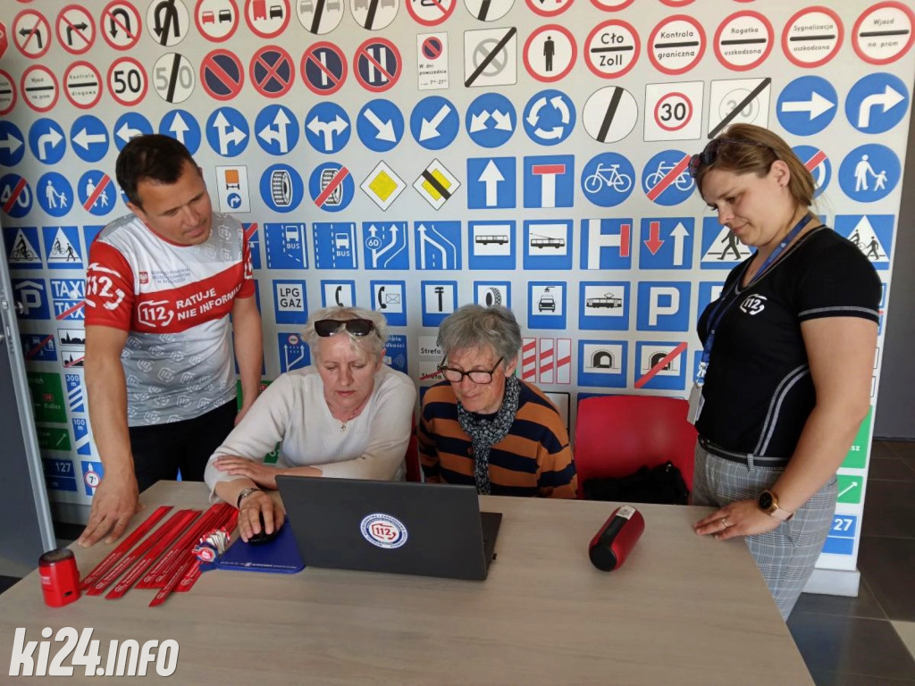Senior bezpieczny na drodze