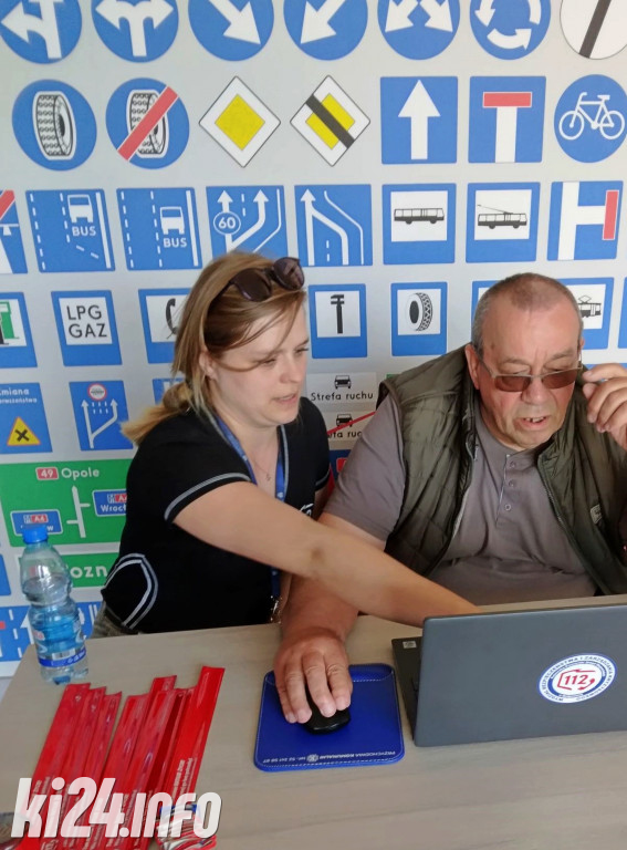 Senior bezpieczny na drodze