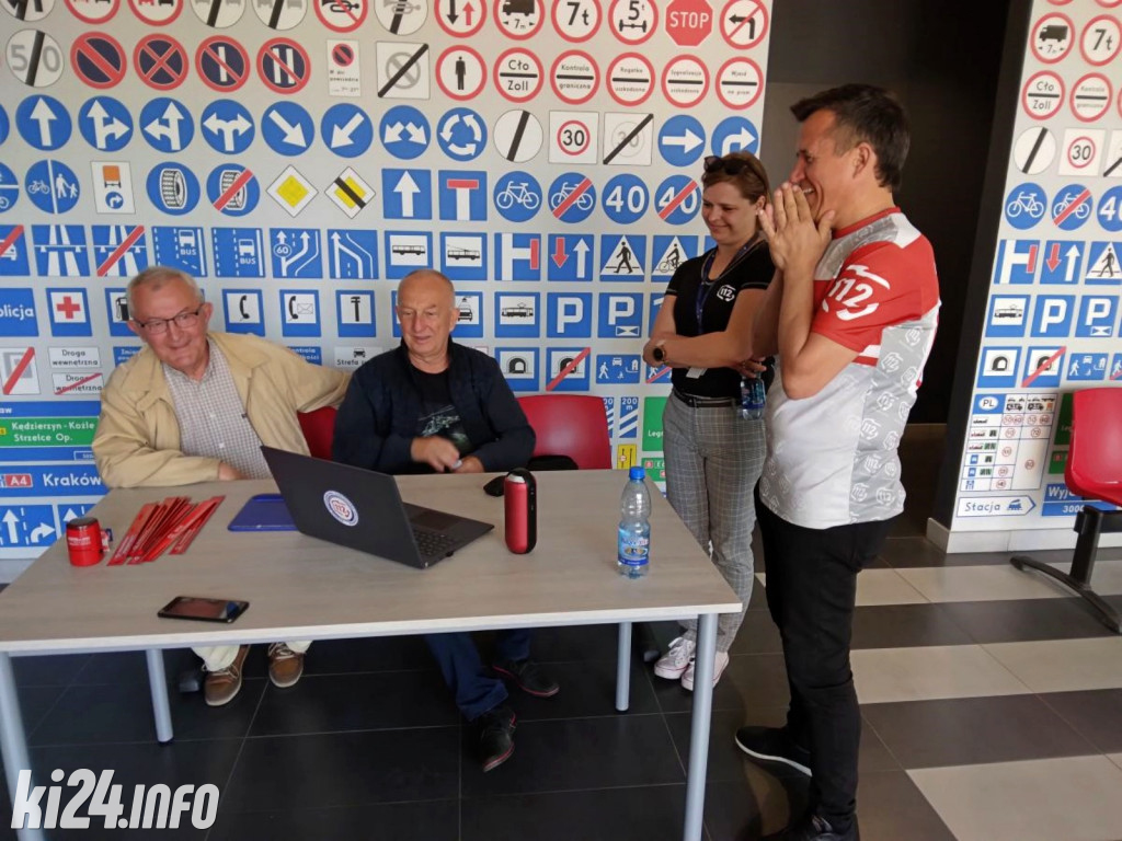 Senior bezpieczny na drodze