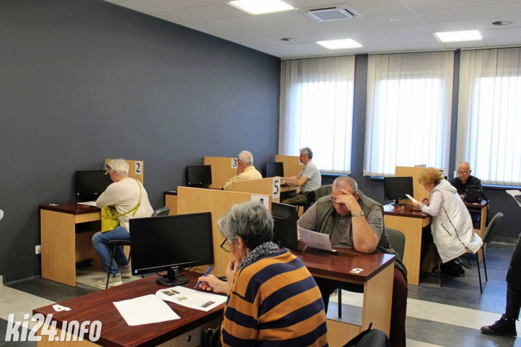 Senior bezpieczny na drodze
