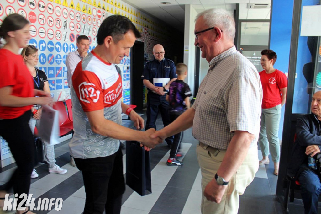 Senior bezpieczny na drodze