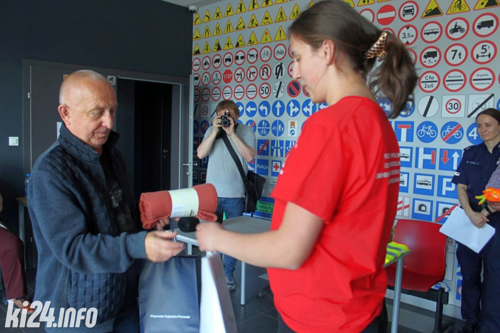 Senior bezpieczny na drodze