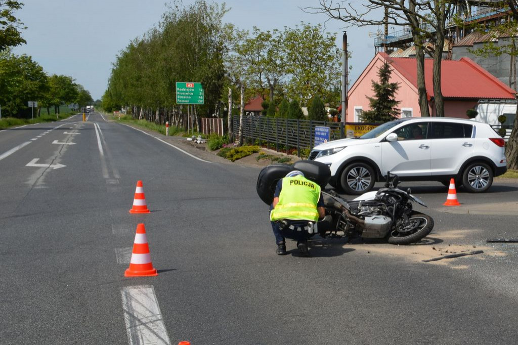 Zderzenie osobówki z motocyklem