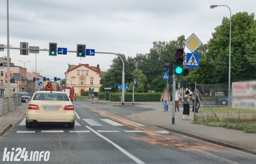 Usuwanie plamy ropopochodnej