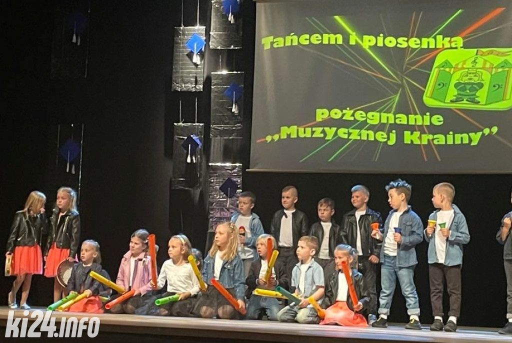 Śpiewająco i tanecznie pożegnali się z przedszkolem