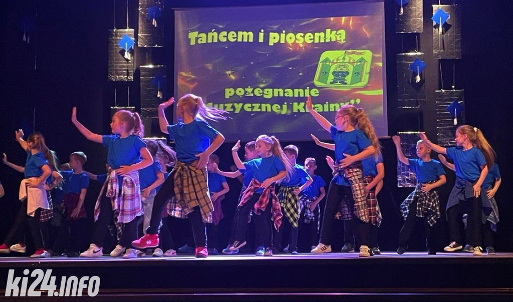 Śpiewająco i tanecznie pożegnali się z przedszkolem