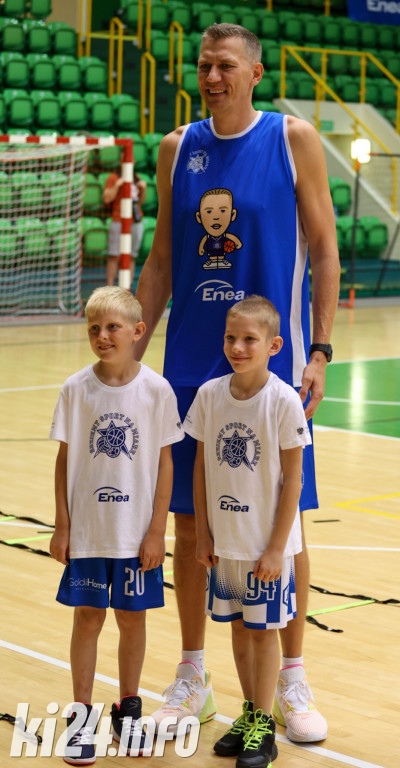 W Inowrocławiu gwiazdy sportu trenują z dzieciakami