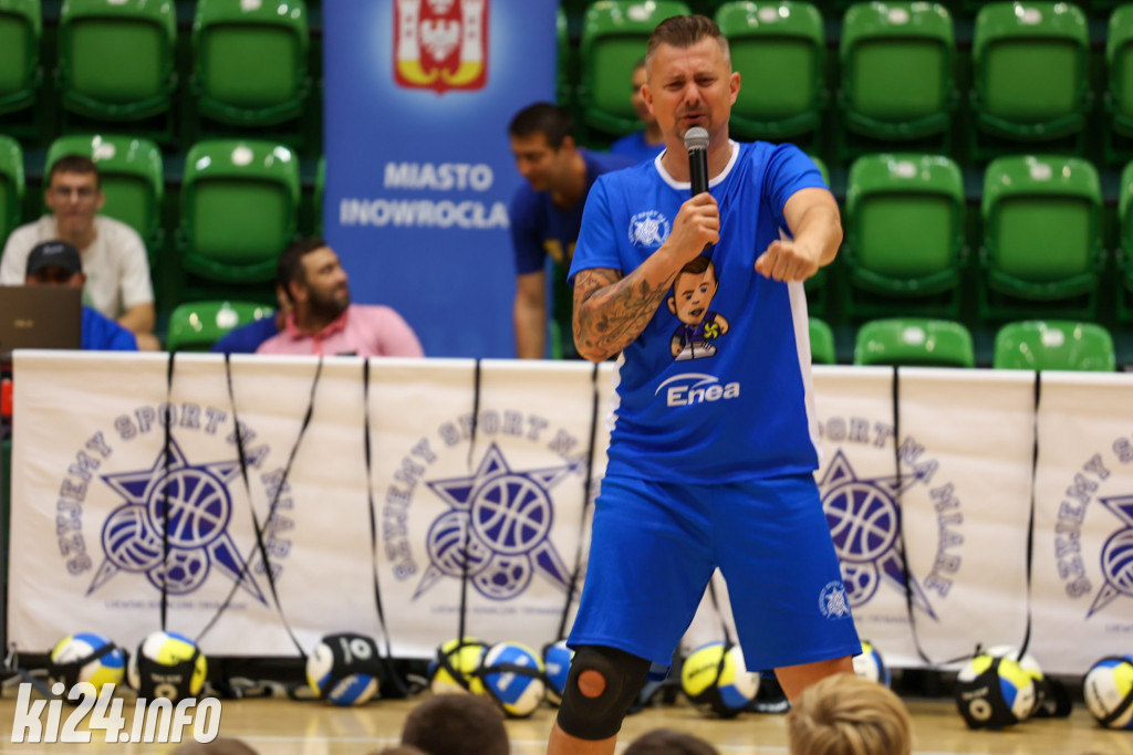 W Inowrocławiu gwiazdy sportu trenują z dzieciakami