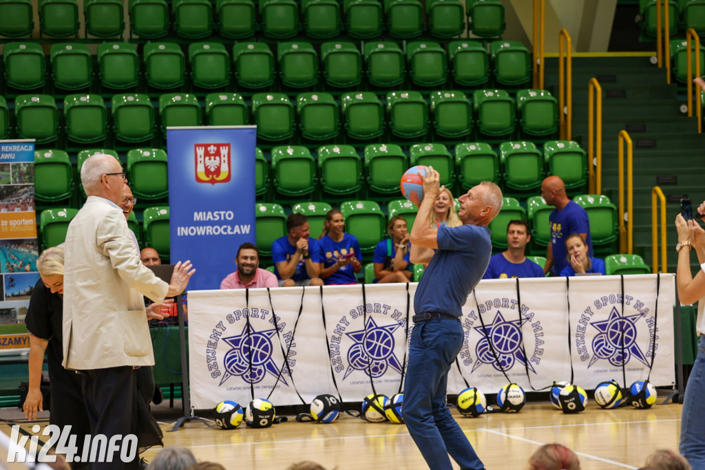 W Inowrocławiu gwiazdy sportu trenują z dzieciakami