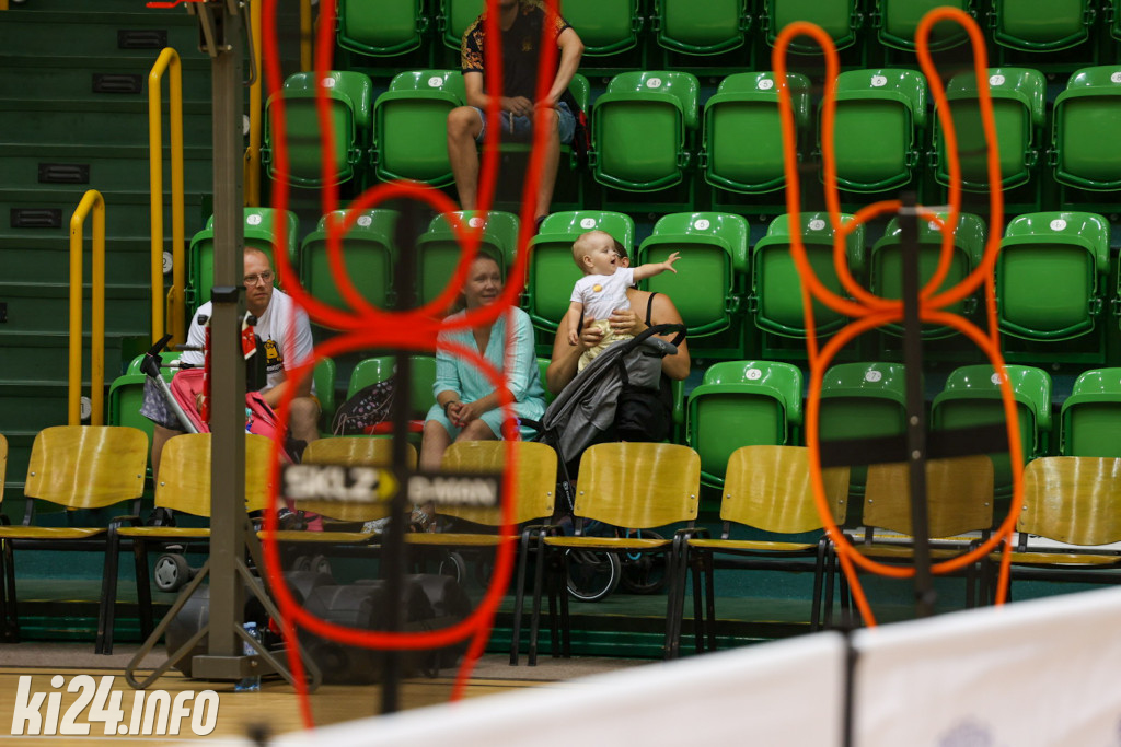 W Inowrocławiu gwiazdy sportu trenują z dzieciakami