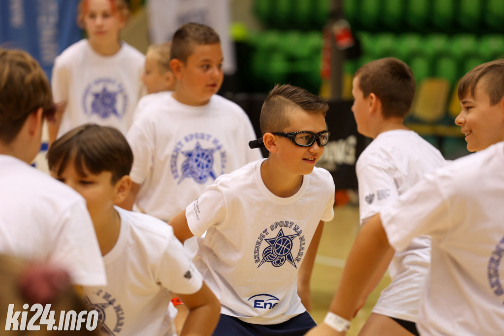 W Inowrocławiu gwiazdy sportu trenują z dzieciakami
