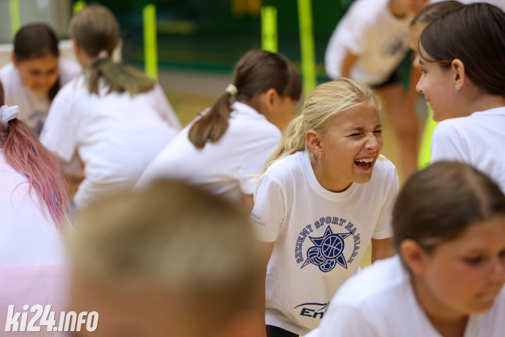 W Inowrocławiu gwiazdy sportu trenują z dzieciakami