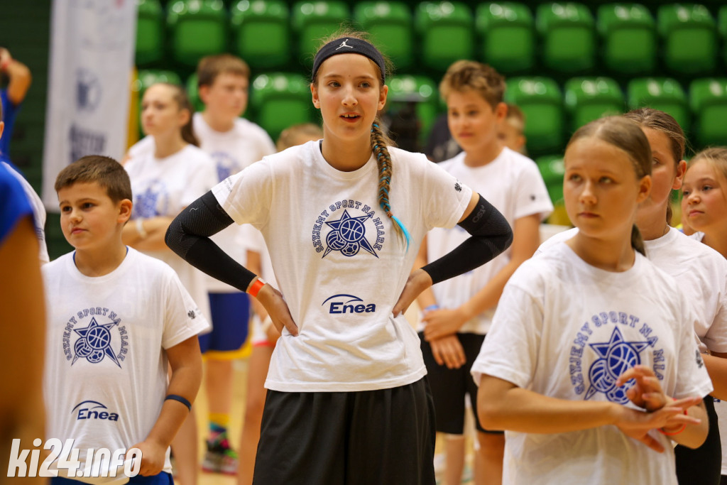 W Inowrocławiu gwiazdy sportu trenują z dzieciakami