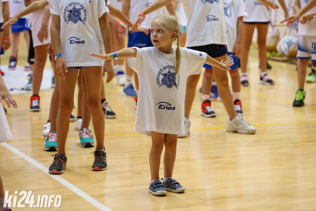 W Inowrocławiu gwiazdy sportu trenują z dzieciakami