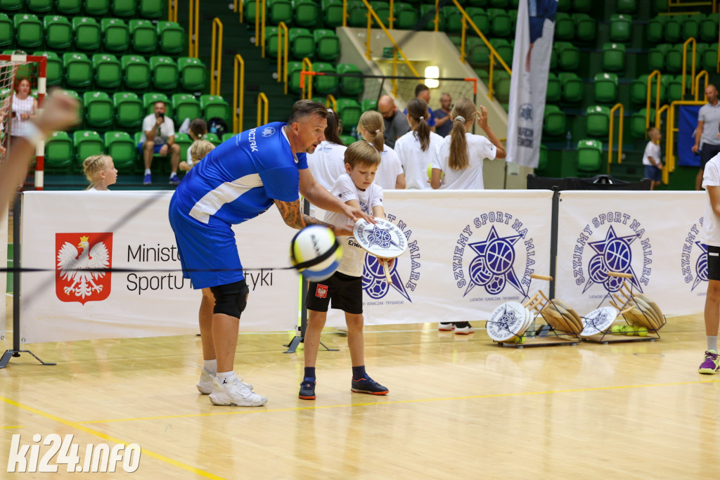 W Inowrocławiu gwiazdy sportu trenują z dzieciakami