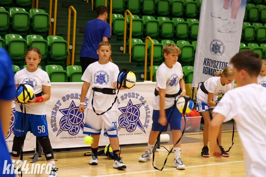 W Inowrocławiu gwiazdy sportu trenują z dzieciakami